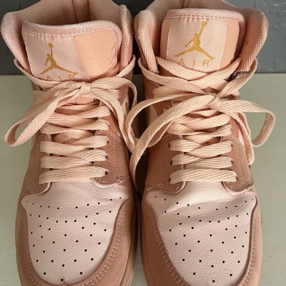 Nike Air Jordan 1 Mid Coral Gold Sneakers Mens 6.5 Womens 8.5 Stardust Pink 2016 - Picture 5 of 11